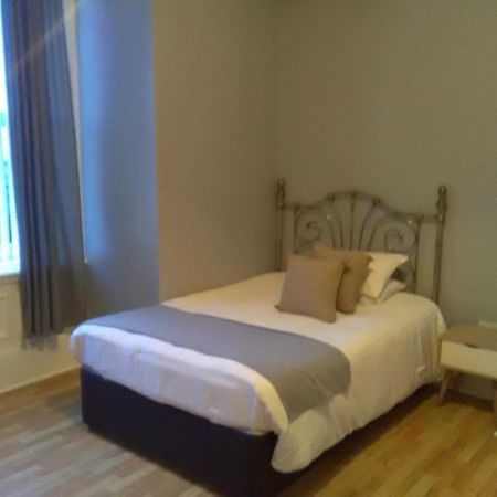Newcastle West Hotel & Bar Δωμάτιο φωτογραφία
