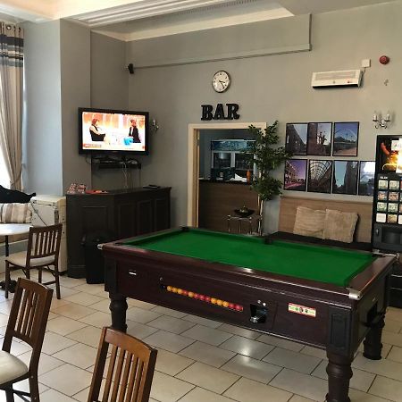 Newcastle West Hotel & Bar Εξωτερικό φωτογραφία