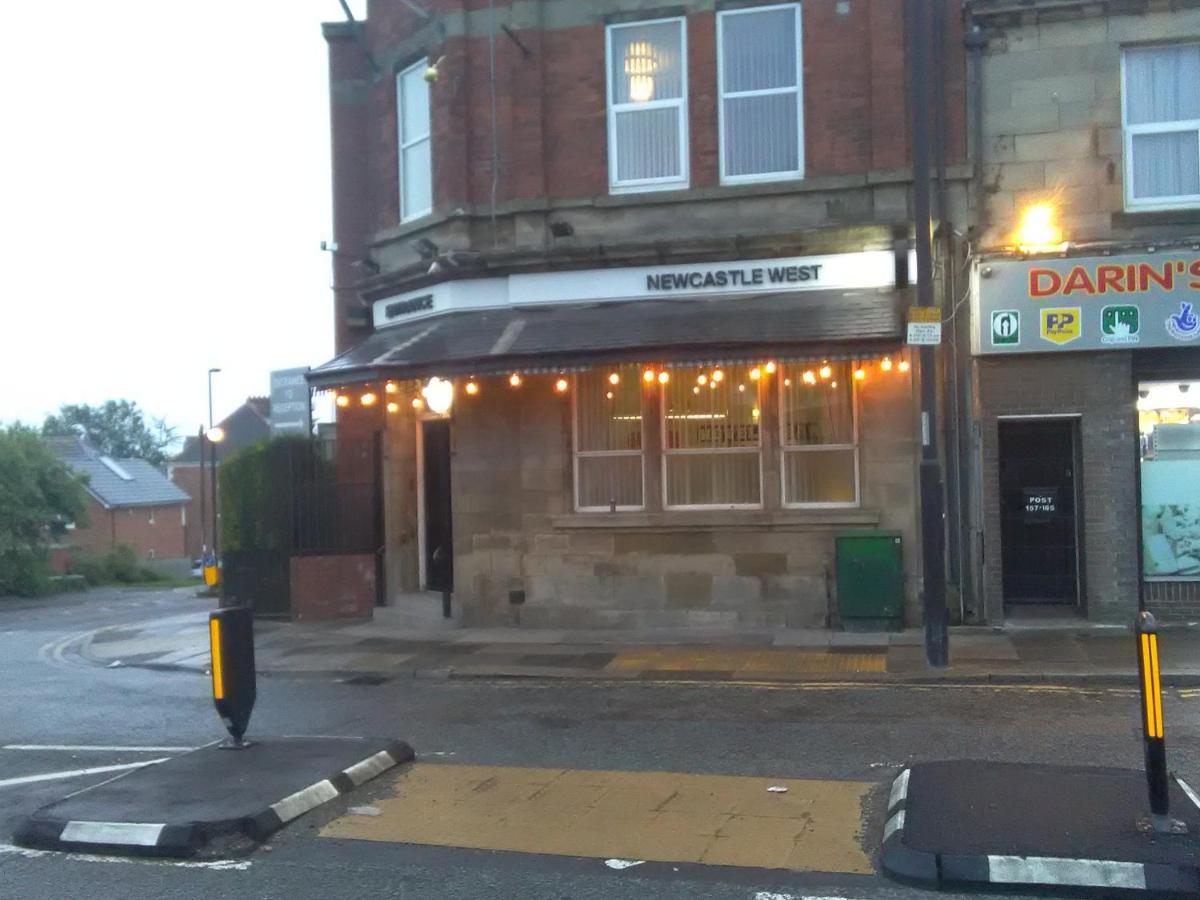 Newcastle West Hotel & Bar Εξωτερικό φωτογραφία