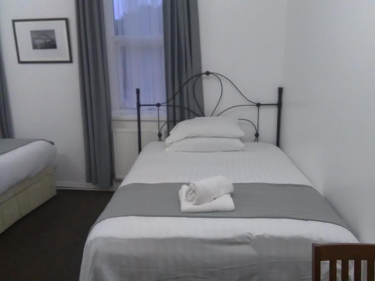 Newcastle West Hotel & Bar Εξωτερικό φωτογραφία