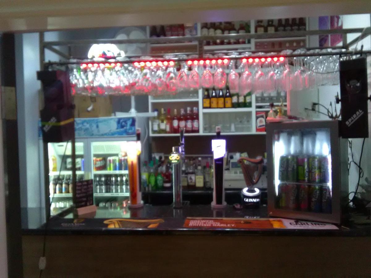 Newcastle West Hotel & Bar Εξωτερικό φωτογραφία
