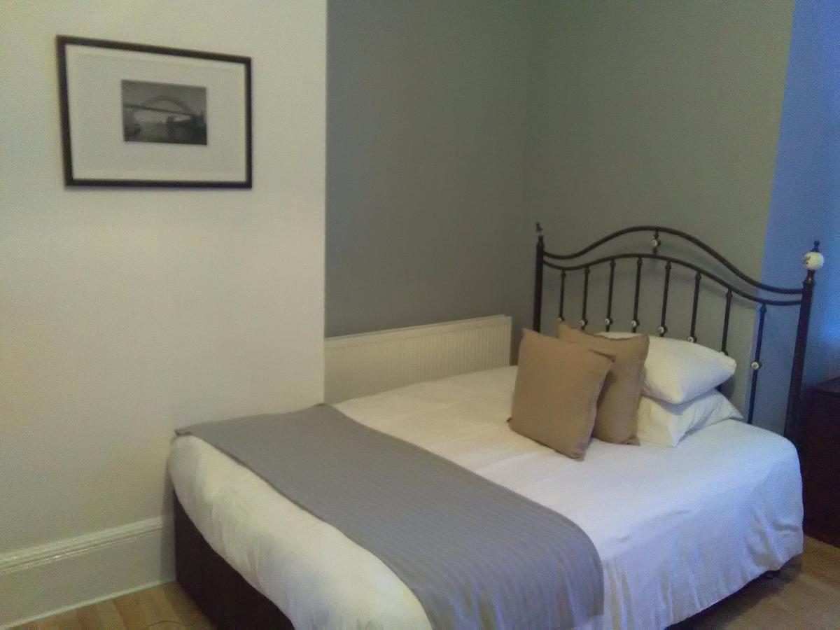Newcastle West Hotel & Bar Εξωτερικό φωτογραφία