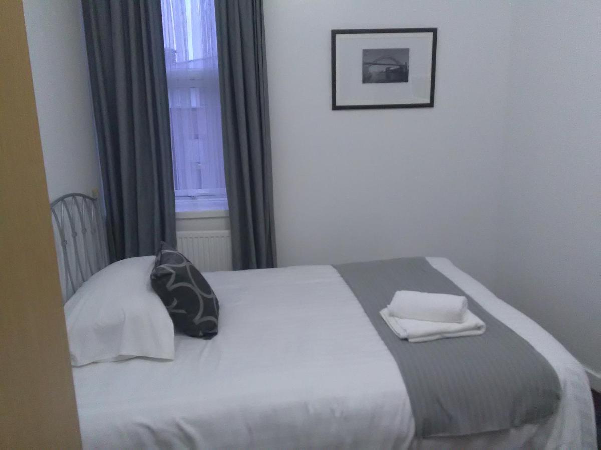 Newcastle West Hotel & Bar Εξωτερικό φωτογραφία