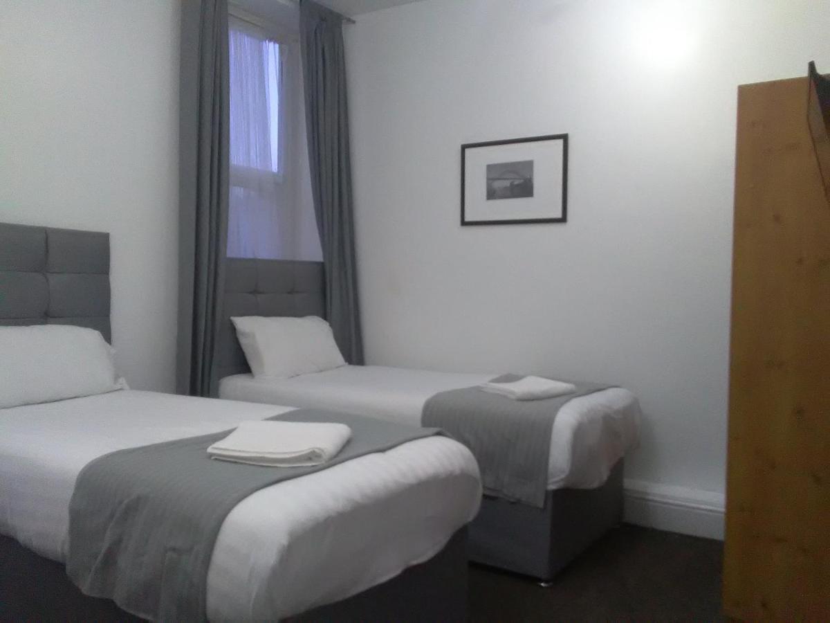 Newcastle West Hotel & Bar Δωμάτιο φωτογραφία