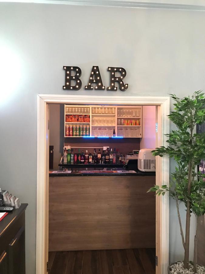 Newcastle West Hotel & Bar Εξωτερικό φωτογραφία