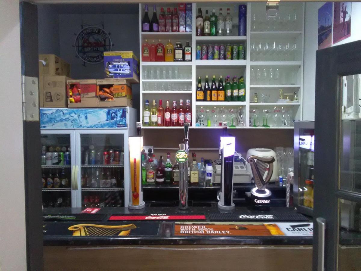 Newcastle West Hotel & Bar Εξωτερικό φωτογραφία